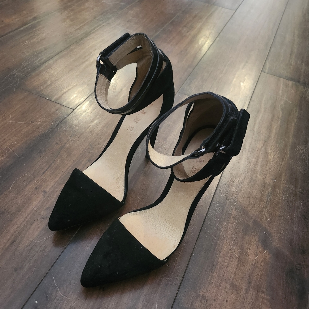 New without tag L.A.M.B Gwen Steffani heels black suede size 6